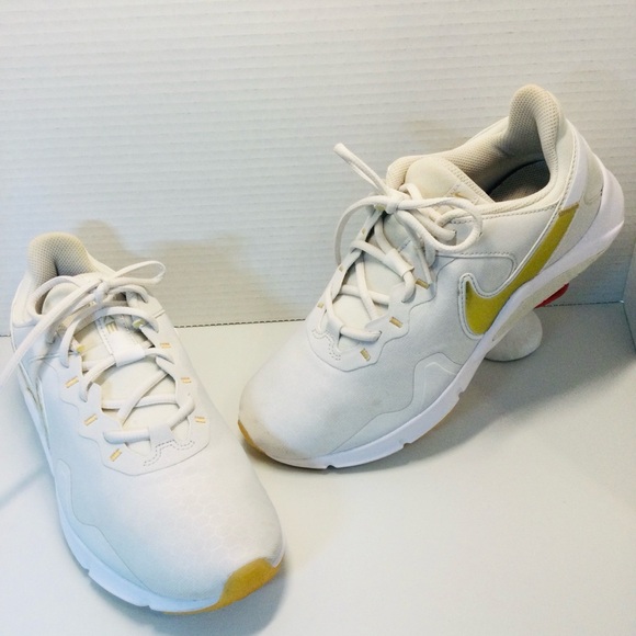 Nike Shoes - Nike Legend Essential 2